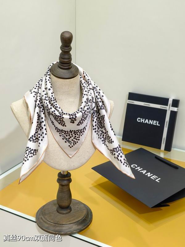 Chanel silk scarf hm31